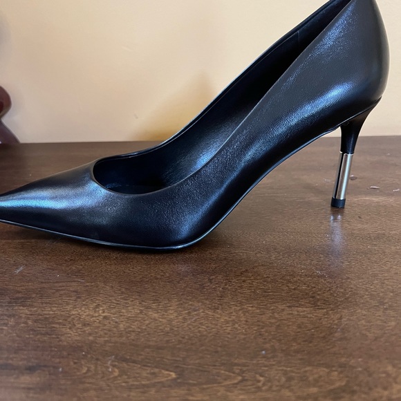 Byblos Black Pumps (EU 40/US 9) women's couture - Picture 2 of 6
